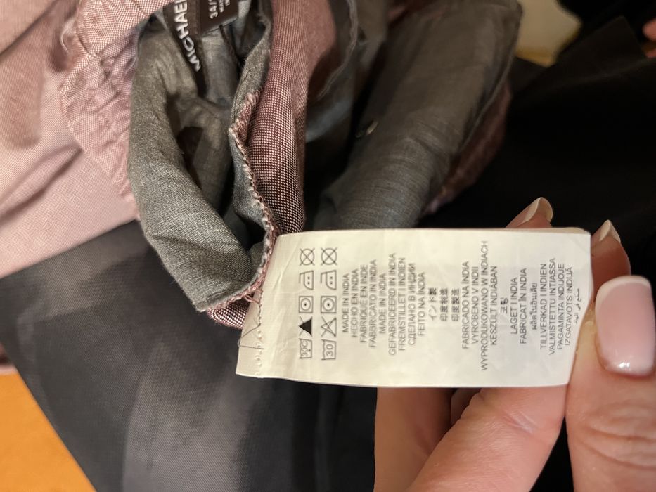 Pantaloni Michael Kors cu eticheta