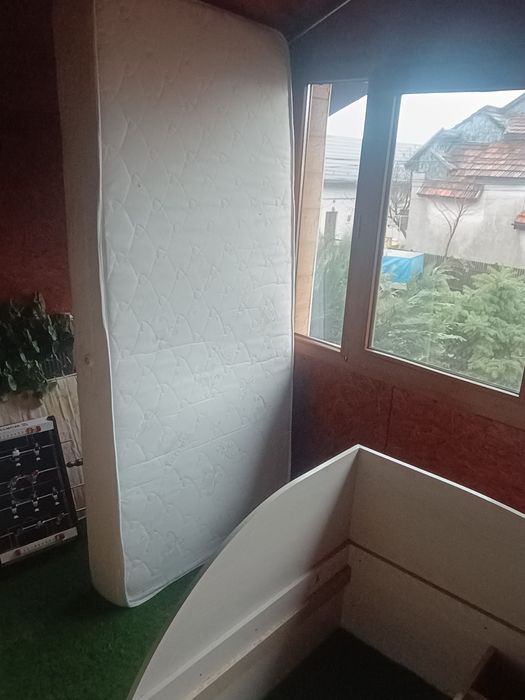 Vând pat in stare buna+ saltea
