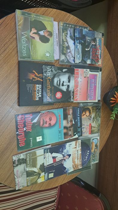 Vînd lot de 24 Cd-uri originale