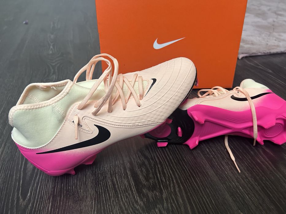 Crampoane de fotbal Nike-uri   nr 42