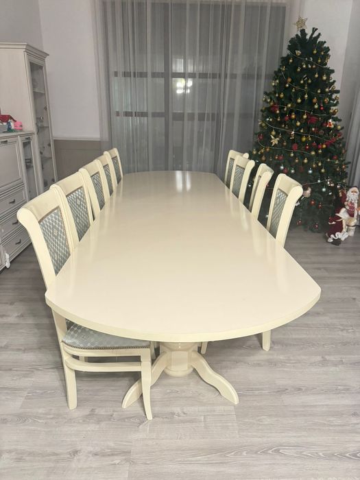 Стол со стульями