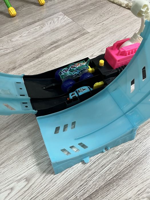 Констиуктор Hot wheels