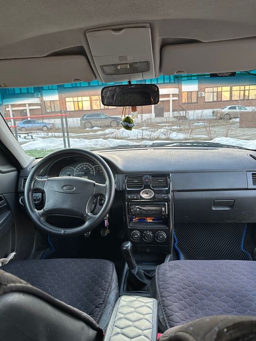 Продам Приору 2011года