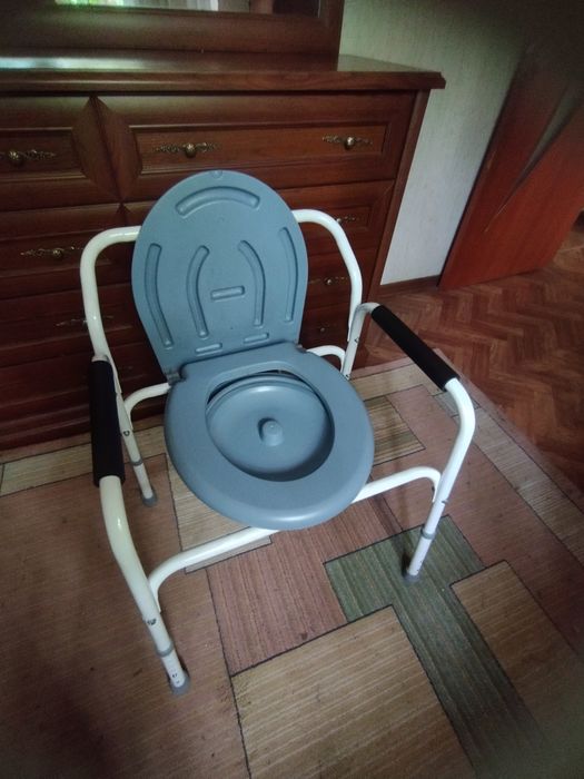 Продам санитарное кресло