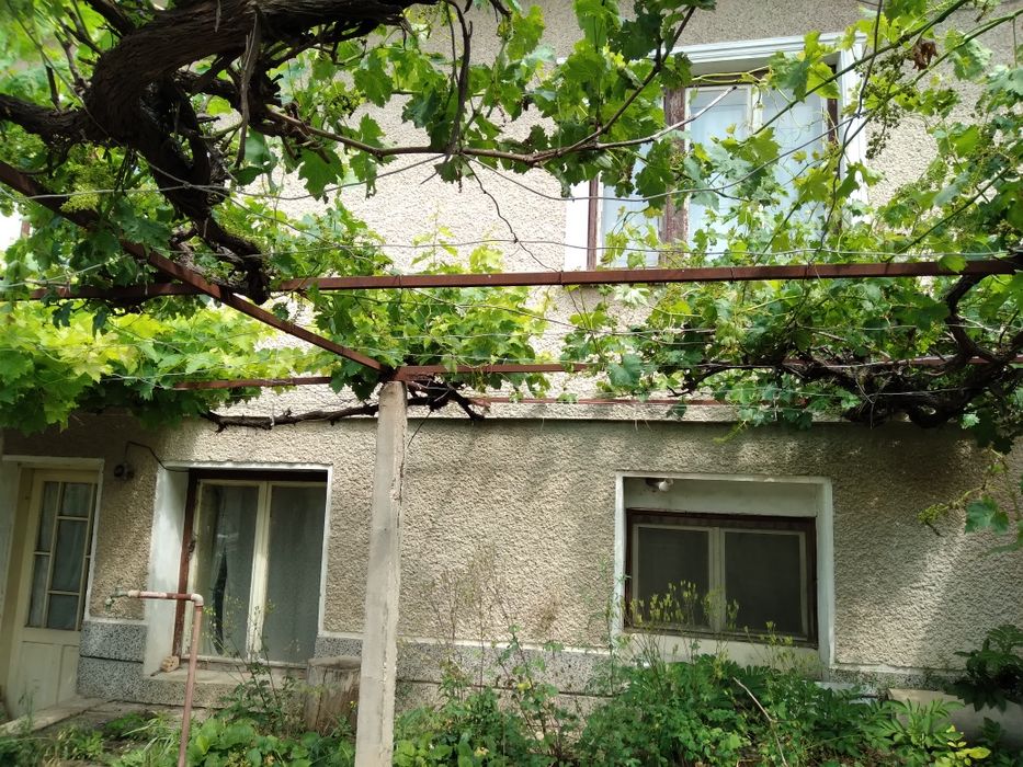Продавам  къща в гр. Попово
