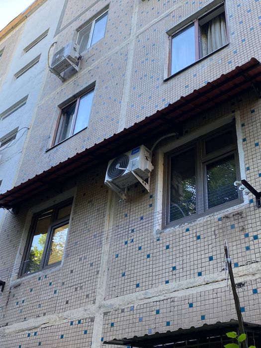 Установка козырьков над  окнами быстро и качественно.