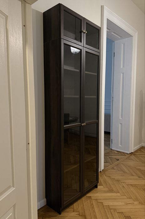 Vand corp dulap cu vitrina - stare foarte buna