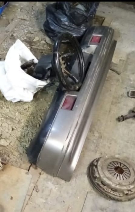 Продаётся  бампер задний 15000(состояние хорошее),