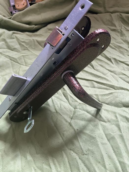 Yale de diferite tipuri