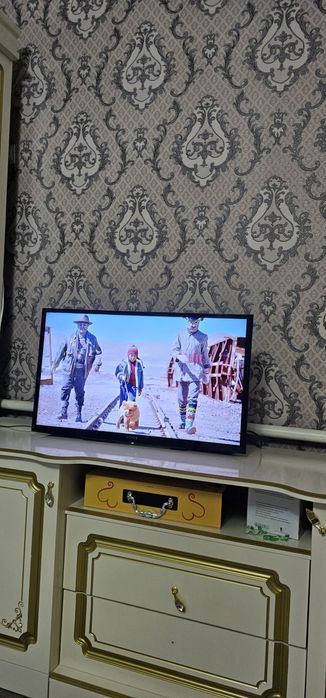 Телевизор Sony bravia (32 дюйма)