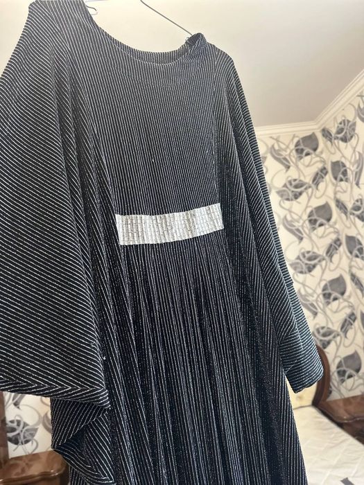 Очень шикарный Платье в свете сияет