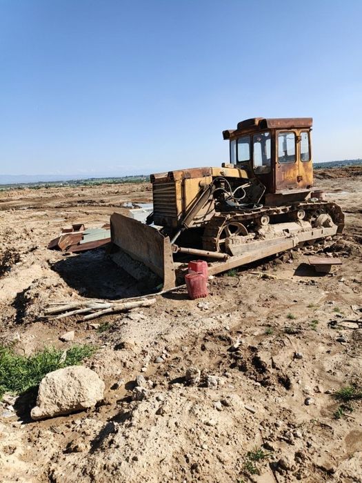 Buldozer sotiladi 16 tonnalik  holati yaxshi