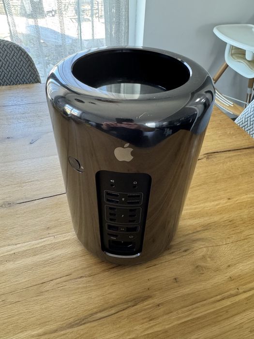 Mac Pro Late 2013 24gb ram 256ssd