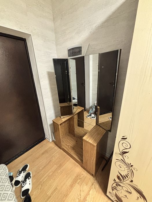 Трюмо с зеркалами . Из дерева