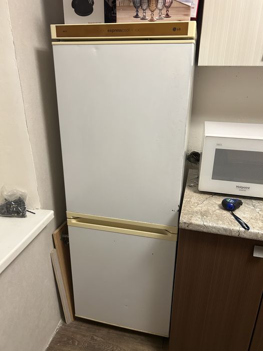 Продам холодильник 100% в рабочем состоянии