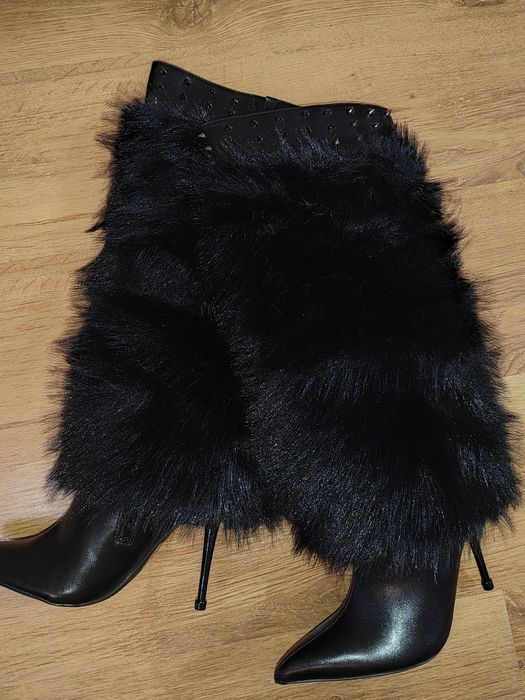 Нови уникални дамски ботуши на ток 37н.