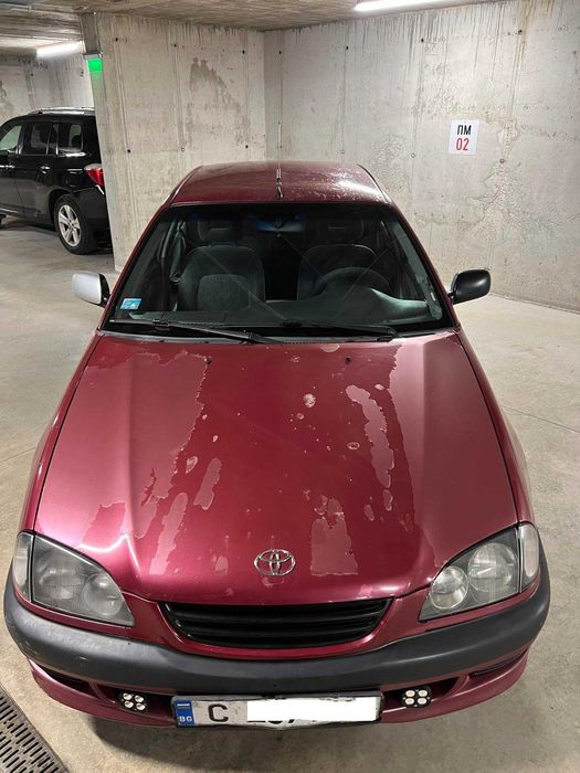 Продавам Тойота Авенсис 1.6