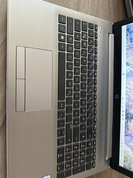 Лаптоп HP 250 G7.     I7 / 8 GB Ram / 512 GB SSD