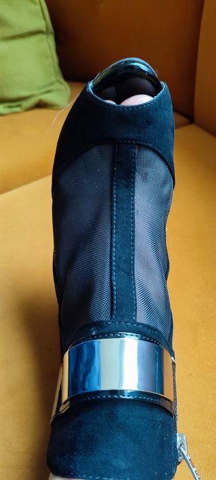 Дамски обувки Guess отворени с ток 37.5