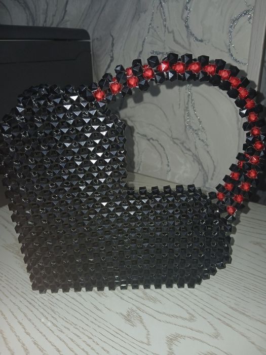 Qo'lda to'qilgan sumkalar