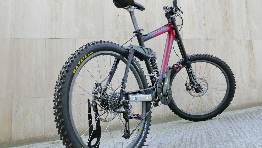 Kona Stinky Primo DH/Freeride 26" – Marzocchi 66 RC2X, Fox Vanilla, Shimano Saint