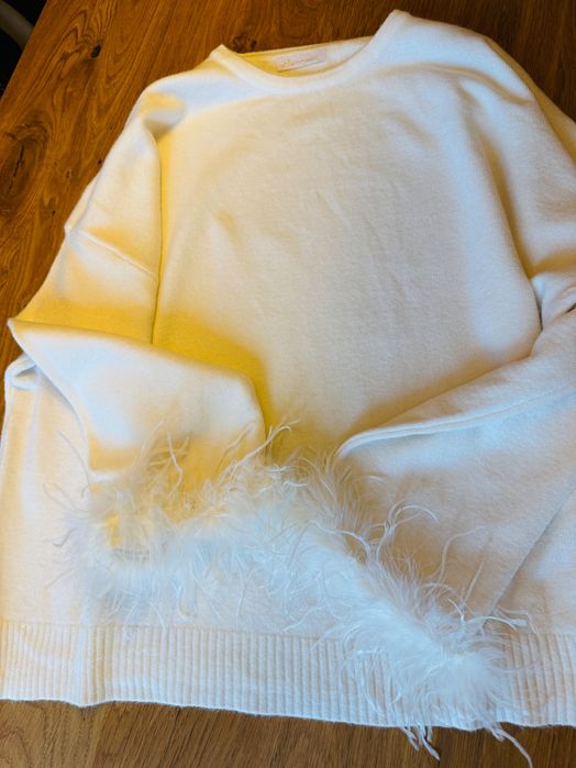 Уникален пуловер с пера пух