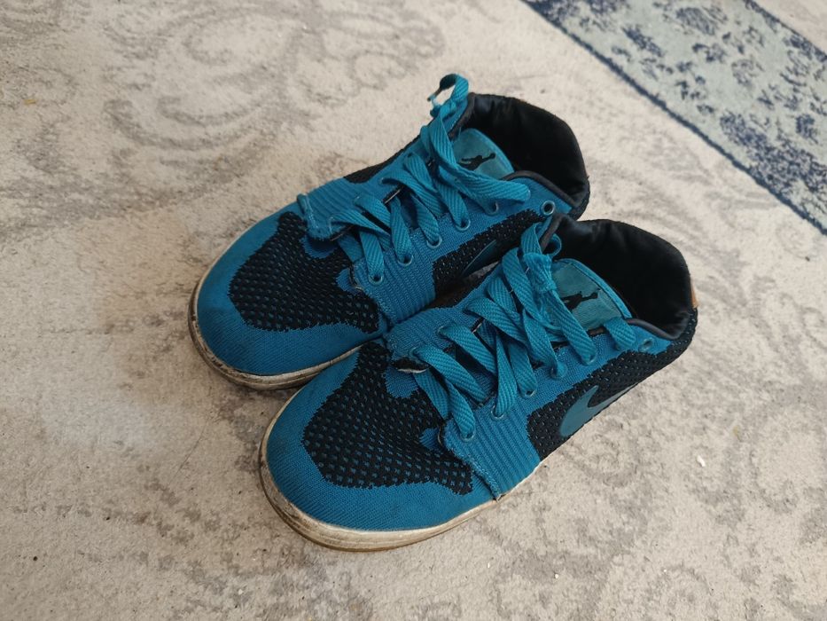 Продам кроссовки