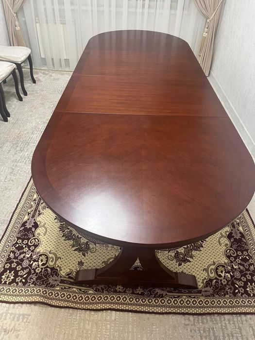 Продается деревянный стол