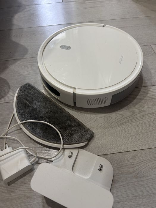 Продаю робот-пылесос Xiaomi Robot Vacuum E10