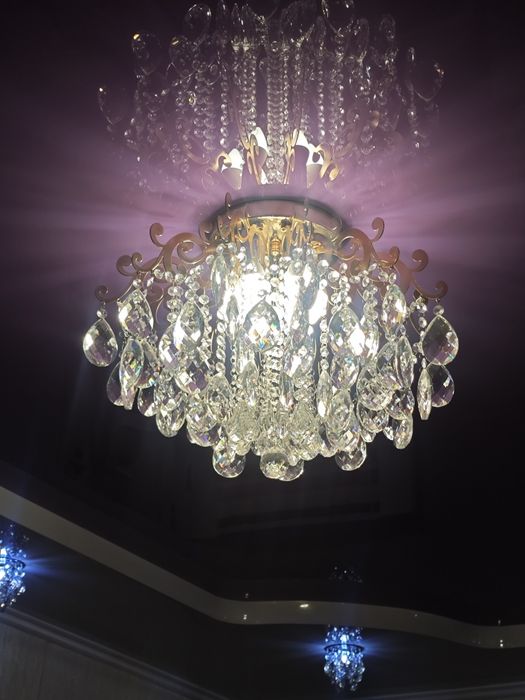 Продам люстру. Красивая с блестяшками)))