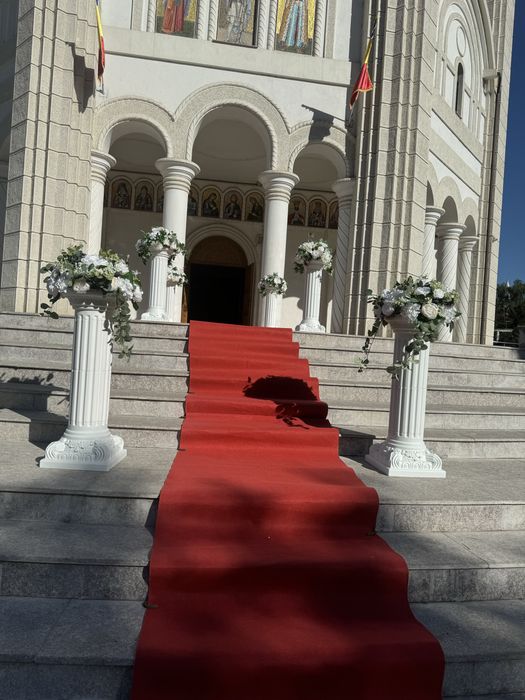 Corturi de inchiriat, mese, scaune, vesela, aranjamente florale
