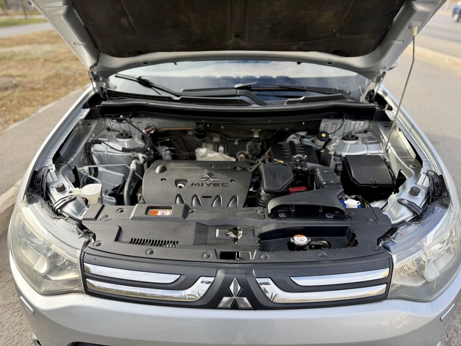 Mitsubishi outlander 2014 гв
