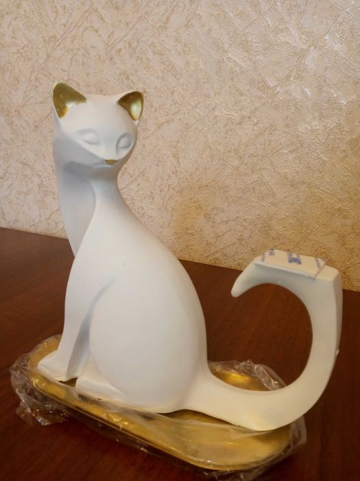 Новая статуэтка "Кошка"  с полкой подставкой для мелочей
