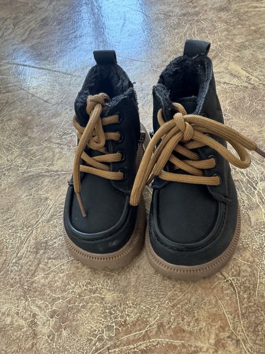 Продам детскую обувь