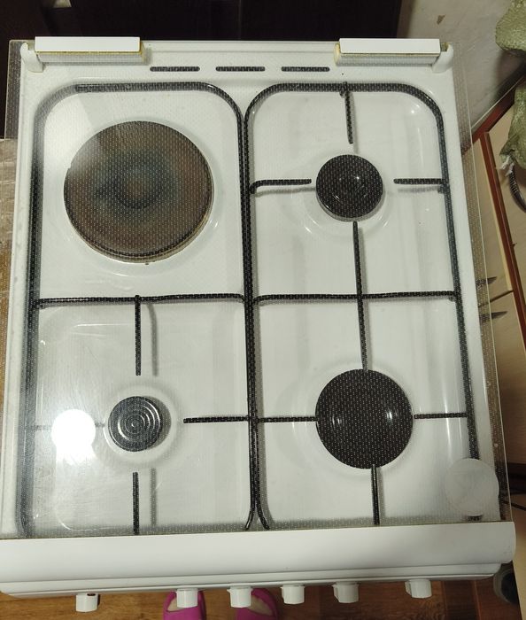 Продам газовую плиту