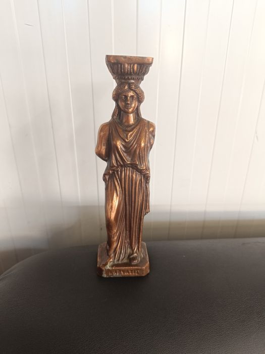 Бронзова статуя (Кариатида)Kapyatie Caryatid