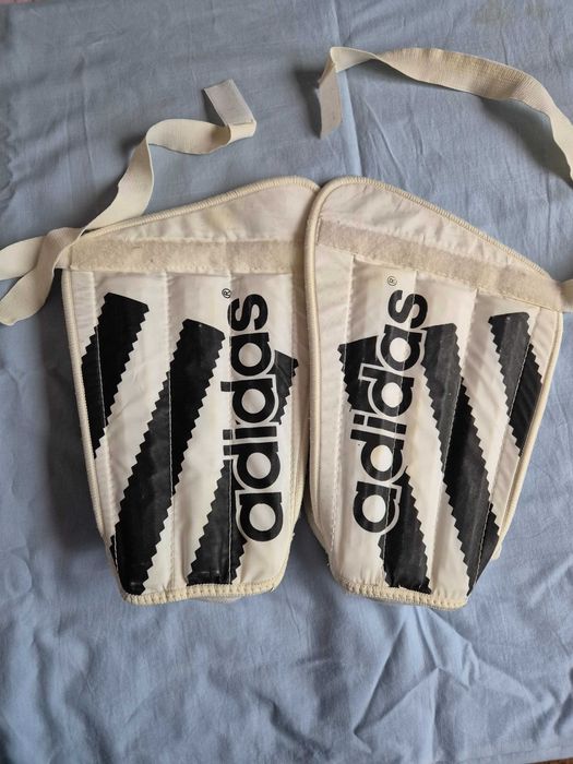 Vand Aparatori Profi Pt Fotbal Adidas La Cel Mai Bun Pret De Pe Piata.