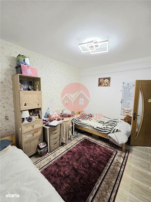Apartament Spatios, 3 Camere, Decomandat, Demisol, Zona Primo