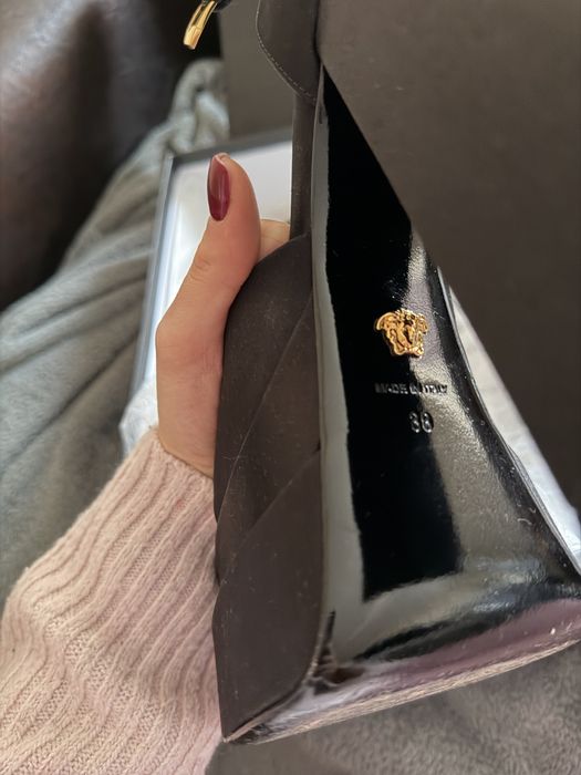 Черни Versace токчета