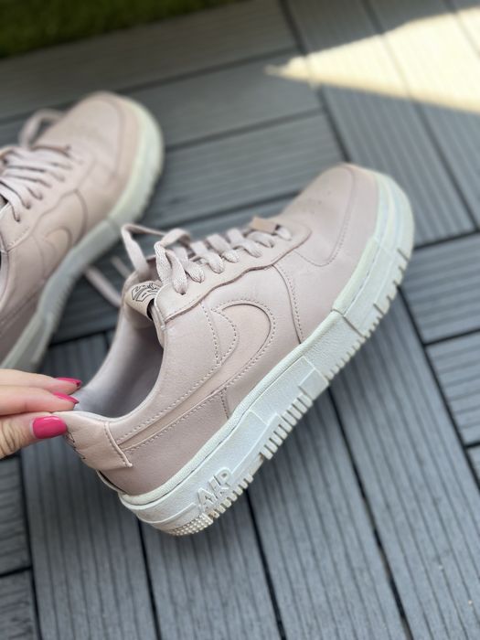 Nike Air Force 1 Pixel
