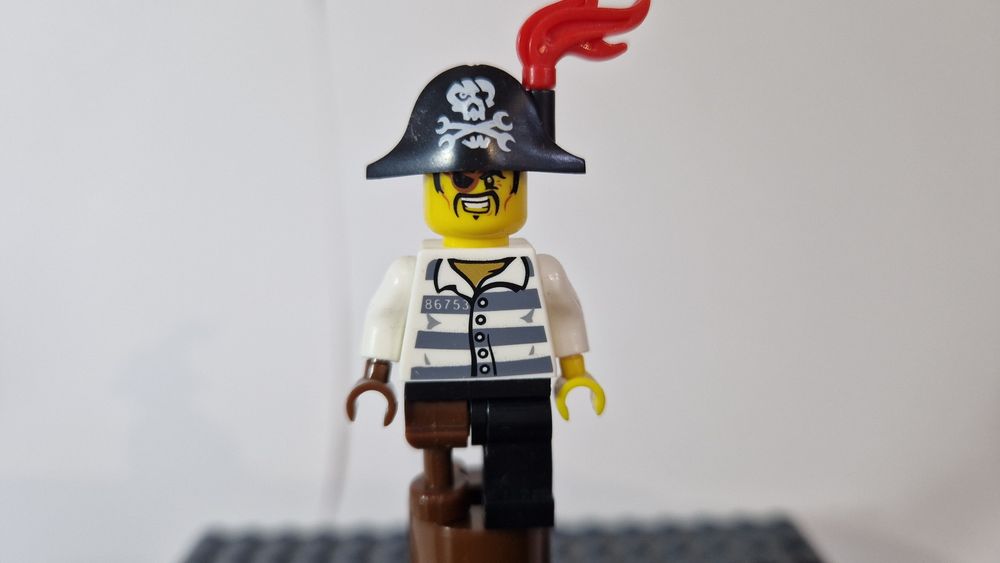 Продаю Lego ninjago имеется коробка и инструкция