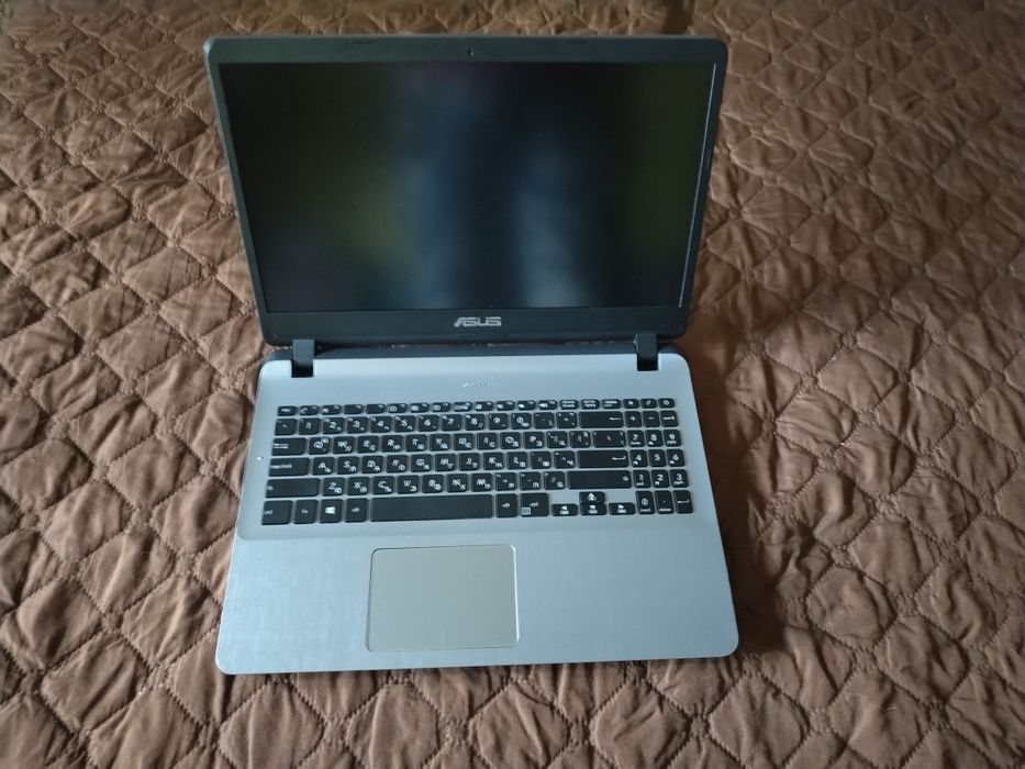 Продавам лаптоп ASUS