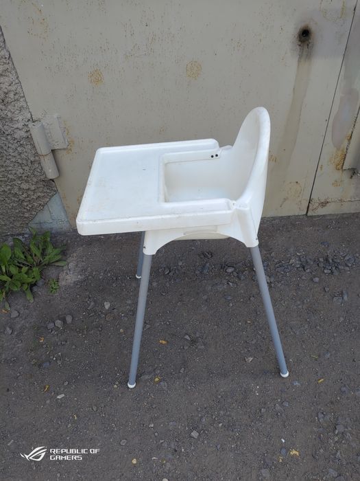 Продам высокий детский стул.