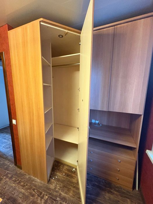 Шкаф угловой с зеркалом