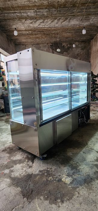 Витринные холодильник