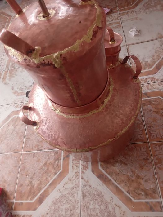 Vând un cazan de făcut țuică la capacitate de 130 l cu toate accesorii