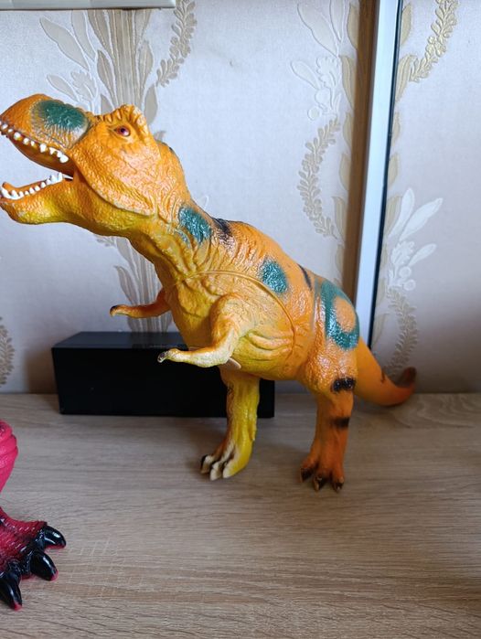 Динозавры игрушки
