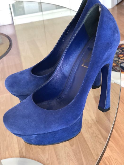 Pantofi albaștri YSL din piele întoarsă. Piesa de colecție