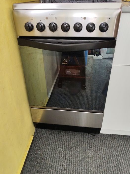 Готварска печка Indesit - свободностояща