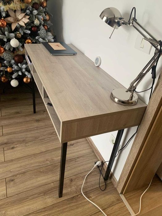 Birou modern cu rafturi, stil industrial, stare foarte bună